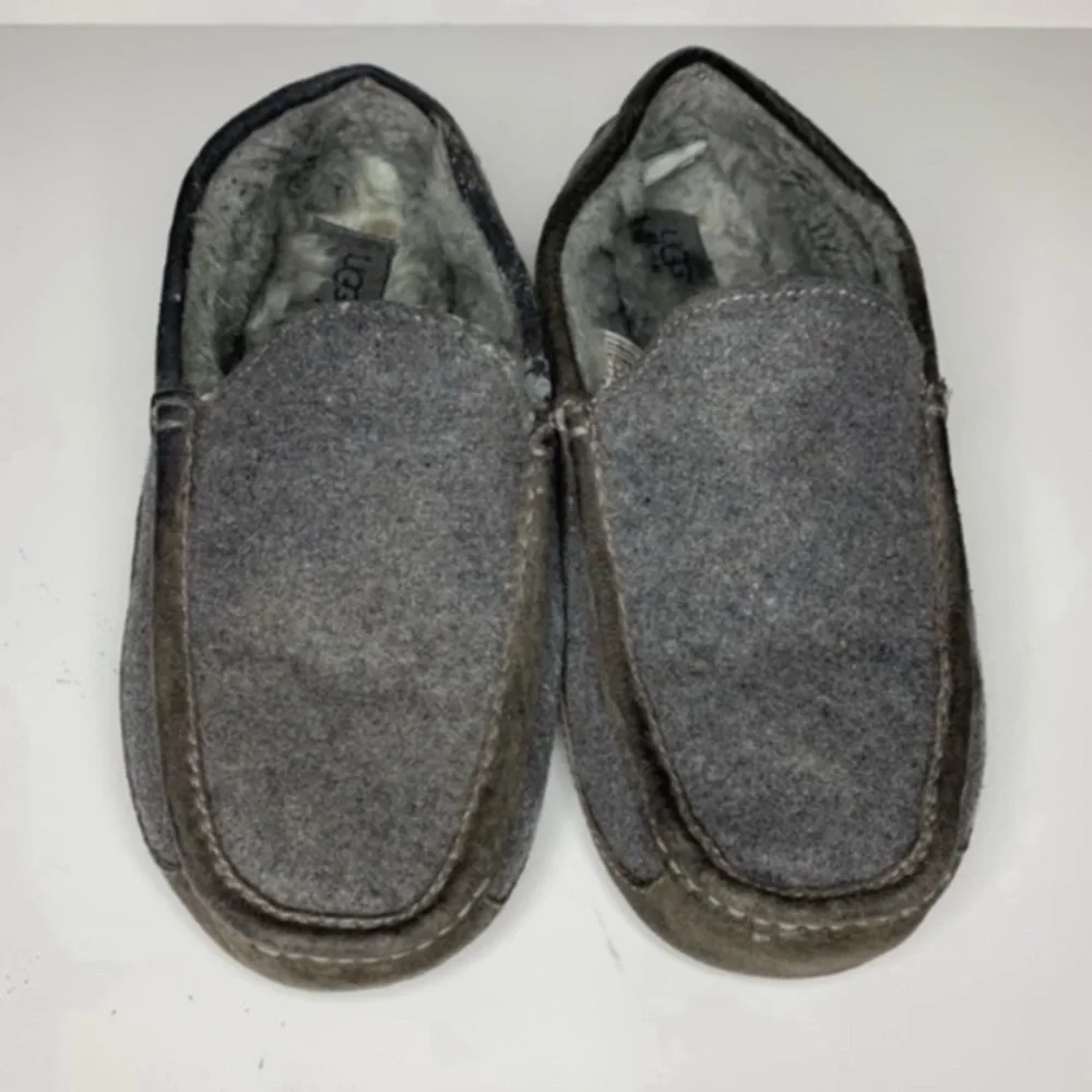 UGG Men’s Loafer